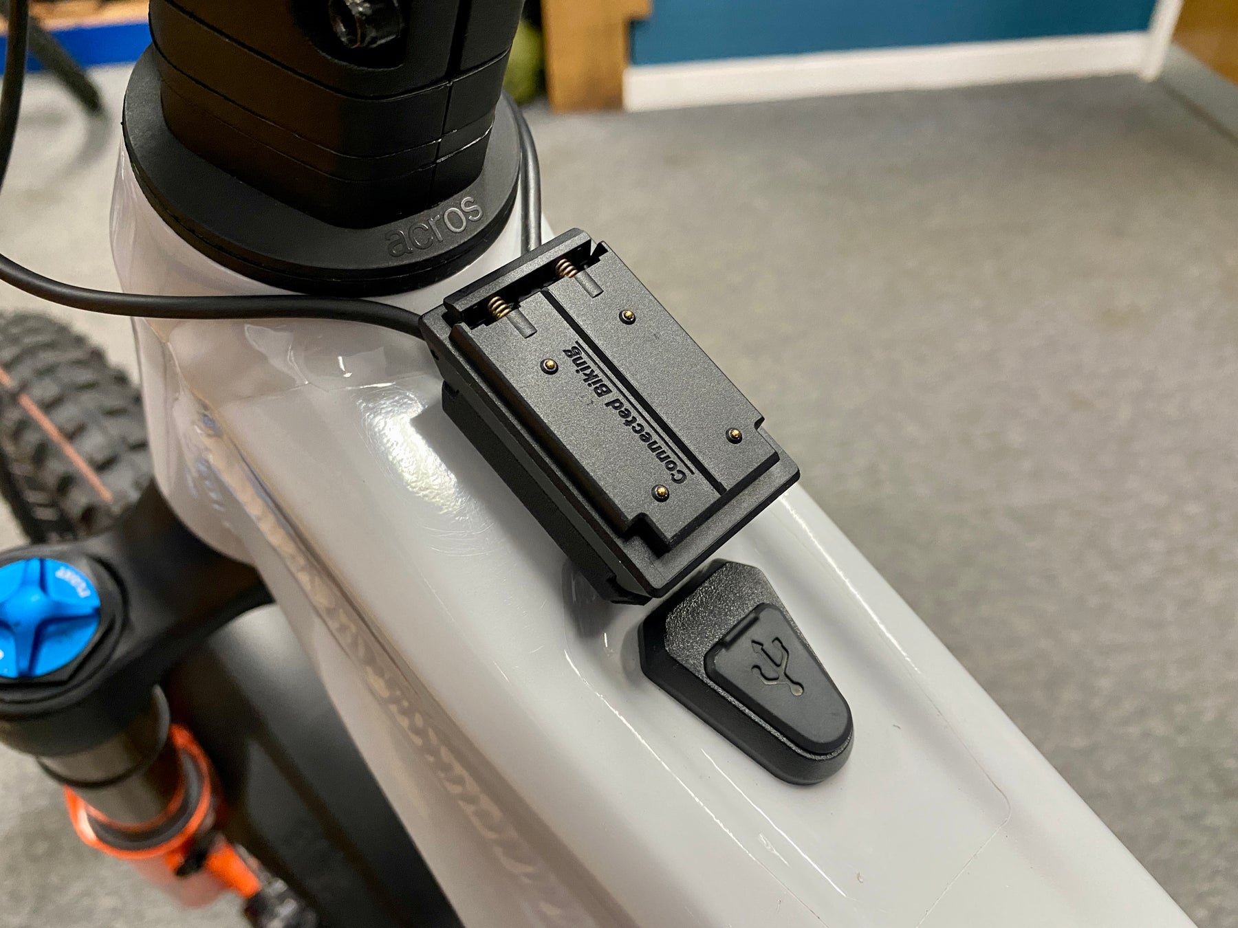 MagCAD Bosch Kiox E-Tube 300 Adhesive Mount