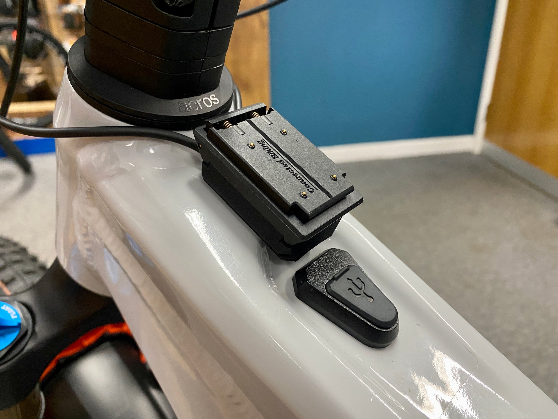 MagCAD Bosch Kiox E-Tube 300 Adhesive Mount