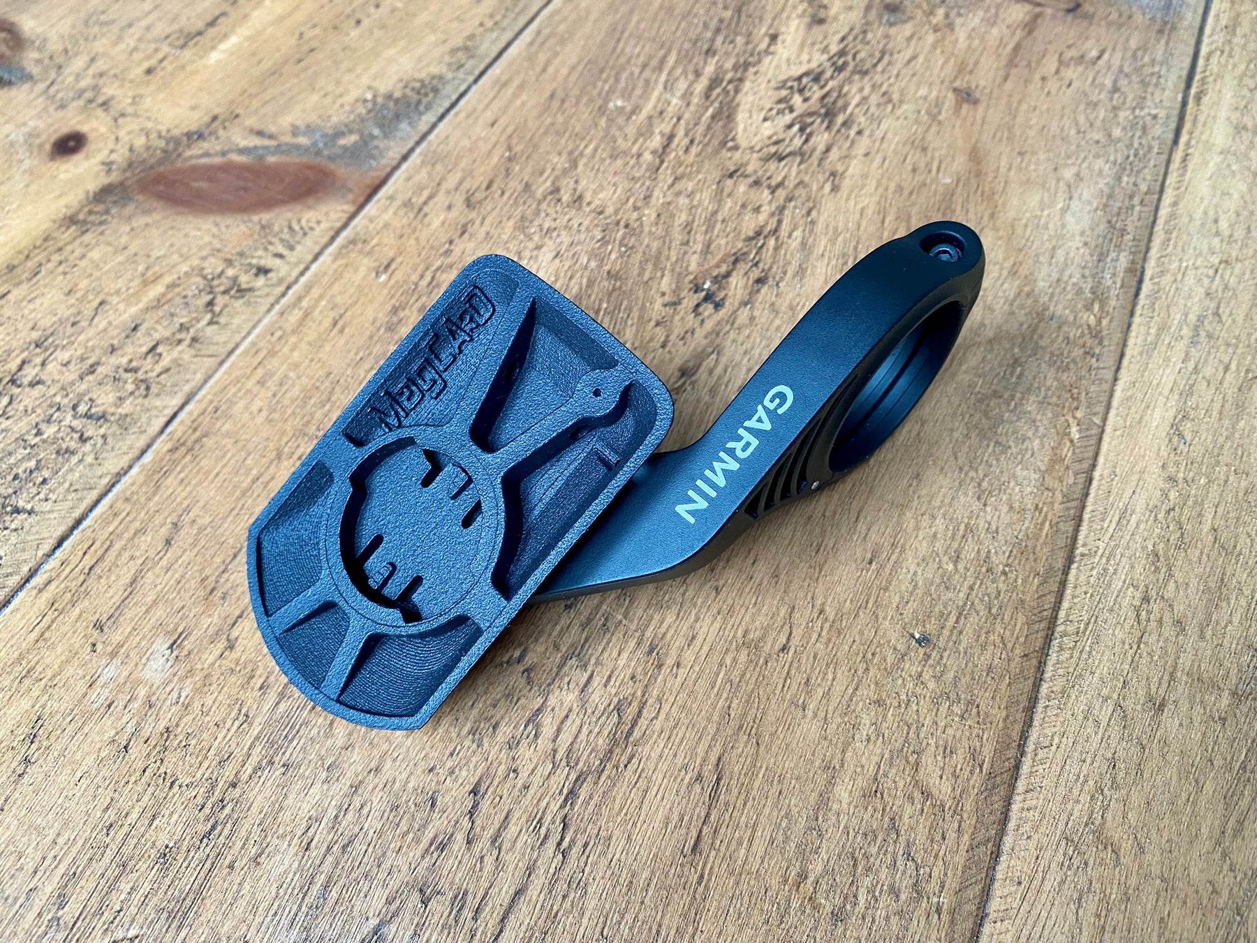 MagCAD Wahoo Elemnt Roam to Garmin Adapter