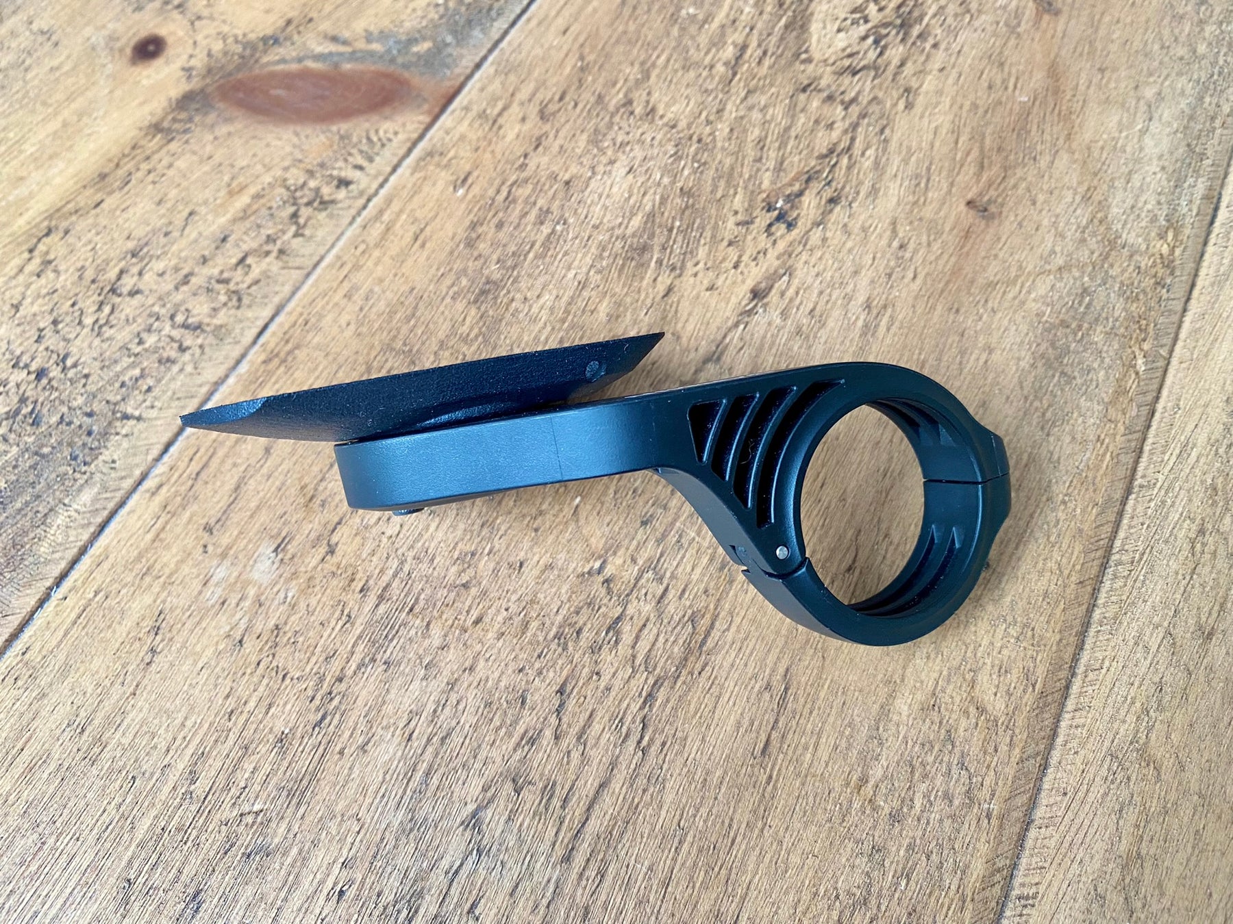 MagCAD Wahoo Elemnt Roam to Garmin Adapter