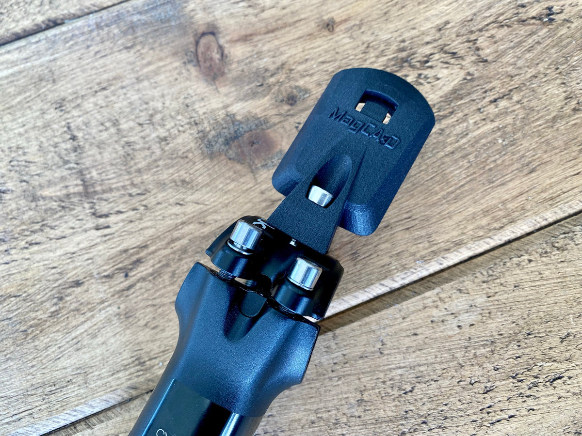 Supporto Gps Wahoo Bolt V2 Supporto GPS MagCAD Per Wahoo Elemnt Bolt V2 - Montaggio Diretto Su Steli Fizik, Cervelo, 3T E Altri Cyclette Technogym Supporto Gps Wahoo Bolt V2 Supporto GPS MagCAD Per Wahoo Elemnt Bolt V2 - Montaggio Diretto Su Steli Fizik, Cervelo, 3T E Altri Cyclette Technogym